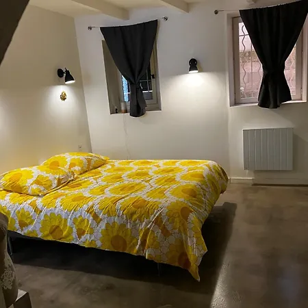 Jolie Maison De Village Nyaraló *